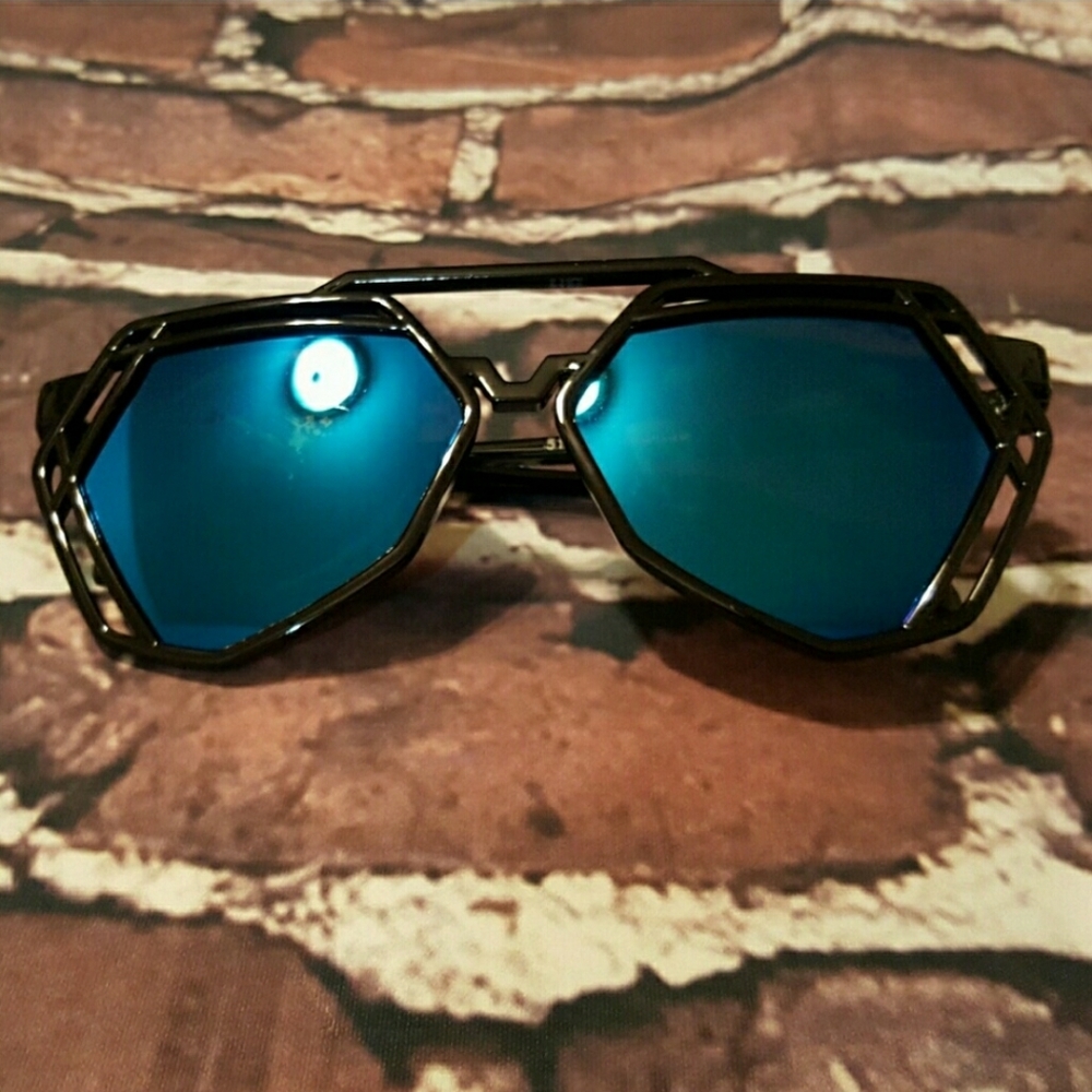 Black frame blue reflective sunglasses